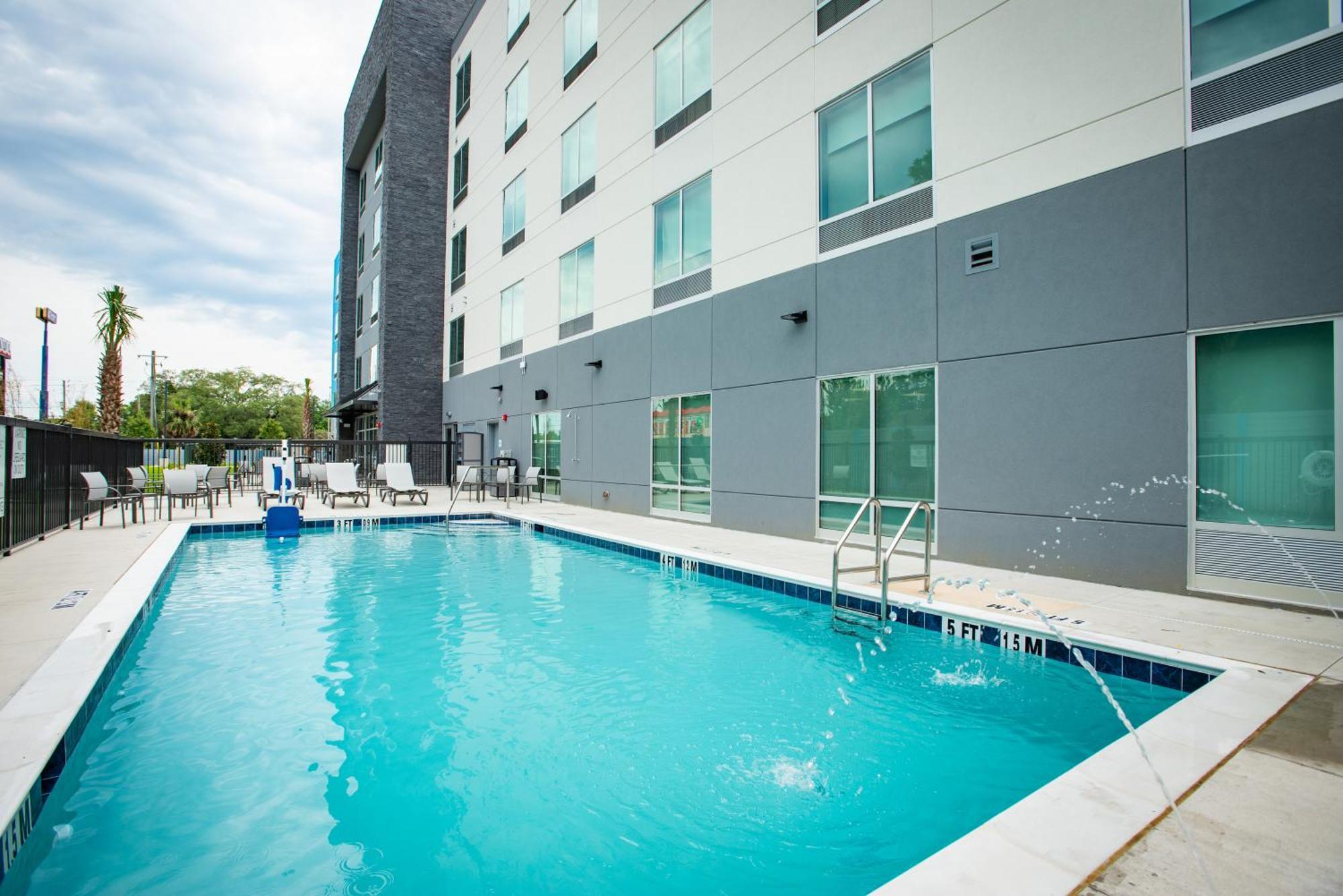 Holiday Inn Express & Suites Pensacola Airport North - I-10 By Ihg Ferry Pass Exteriér fotografie
